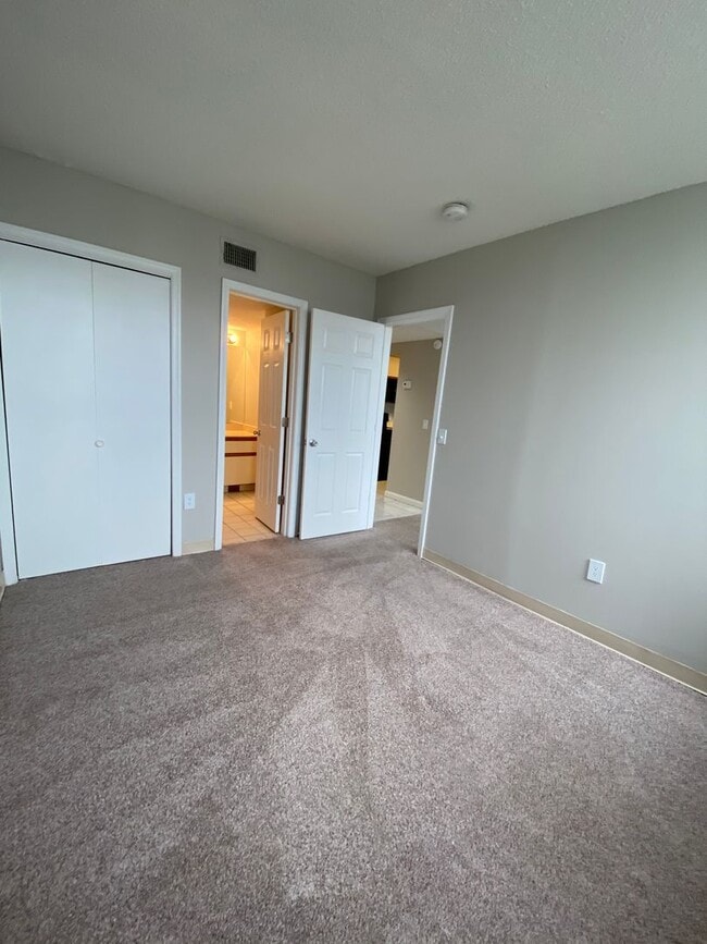 Building Photo - wh810