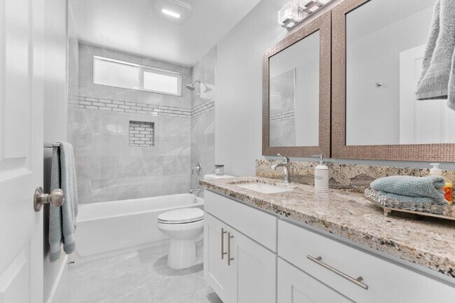 Building Photo - Move-In Ready, 3-Bedroom Fully Furnished Retreat with 3 Bathroom in Keaau Paradise!"