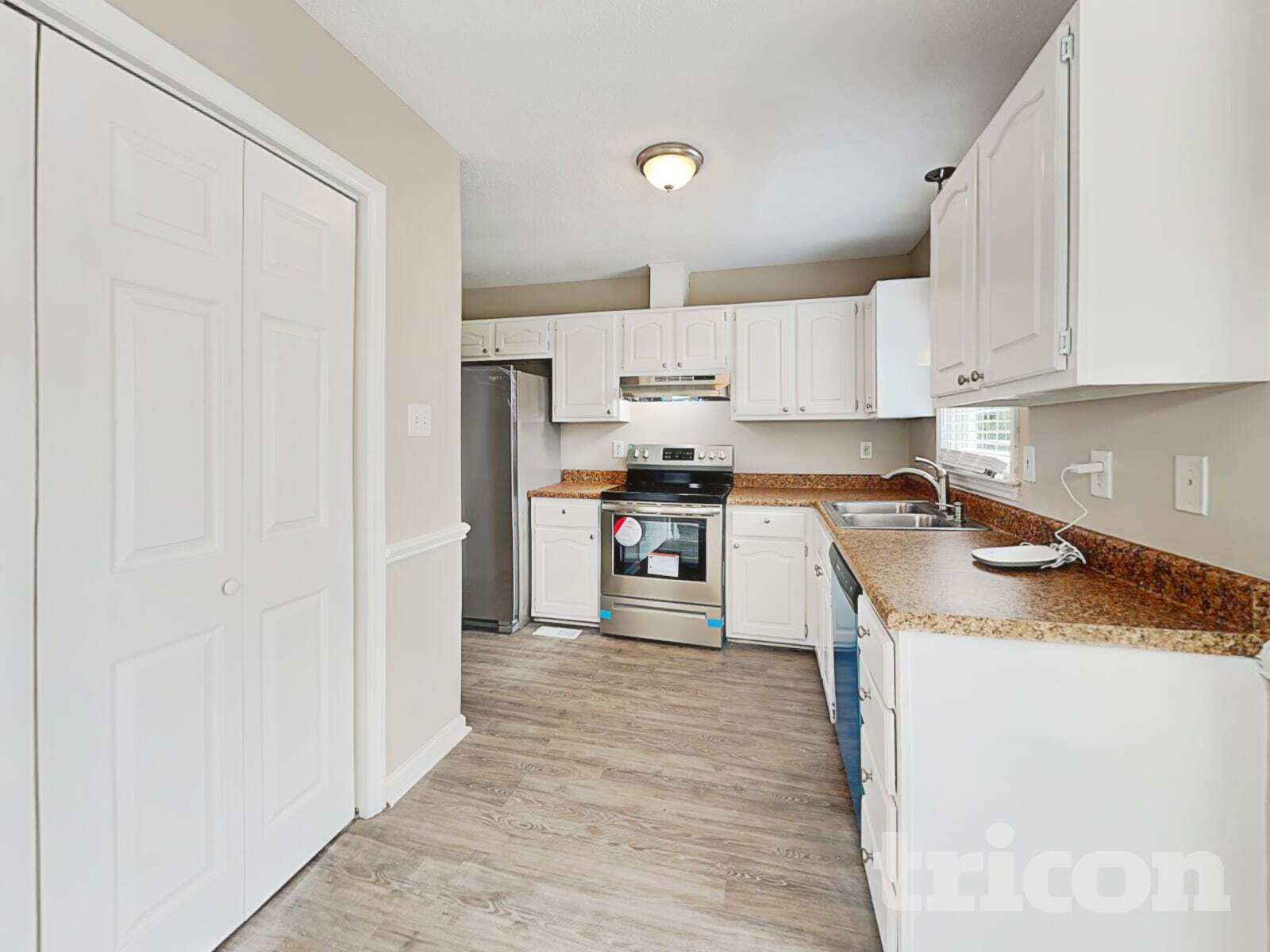 Building Photo - 820 Shadow Lake Dr