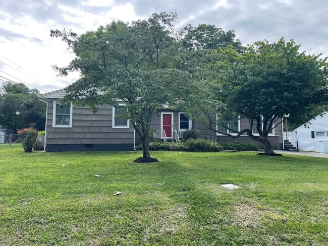 Building Photo - 4011 Longwood Dr