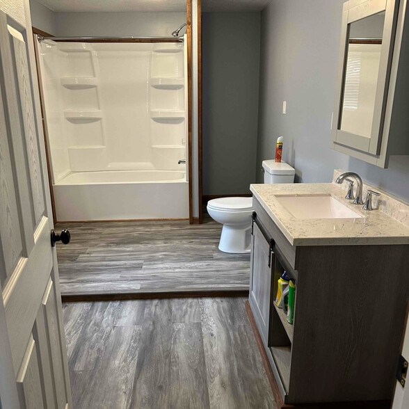 Building Photo - 525 N Main St