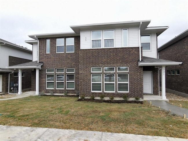 Building Photo - 605 W South St