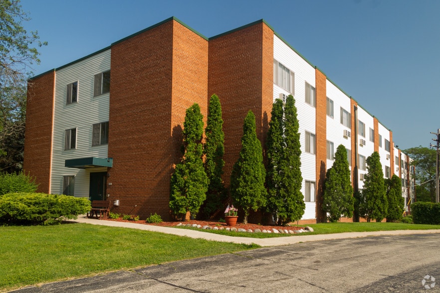 Primary Photo - Pinehaven Apartments