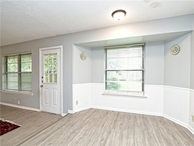 Building Photo - 1105 Alden Dr