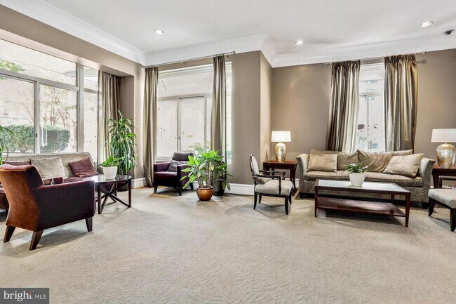 Building Photo - 851 N Glebe Rd