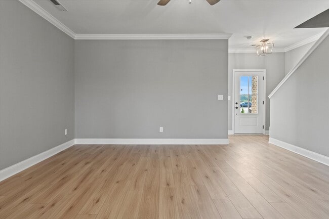 Building Photo - MOVE IN Special....1st Month's Rent Free!!!