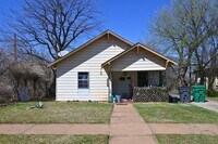 Building Photo - Charming 3 Bed 1 Bath in Hospital District