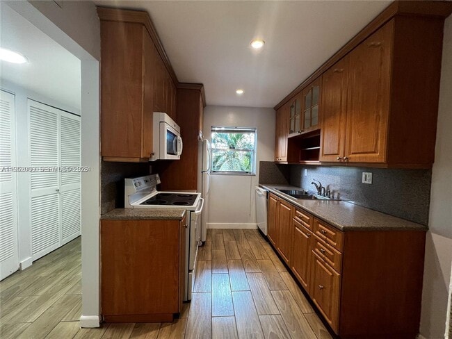 Building Photo - 4111 Stirling Rd