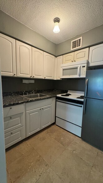 kitchen - 1429 SW 9th St