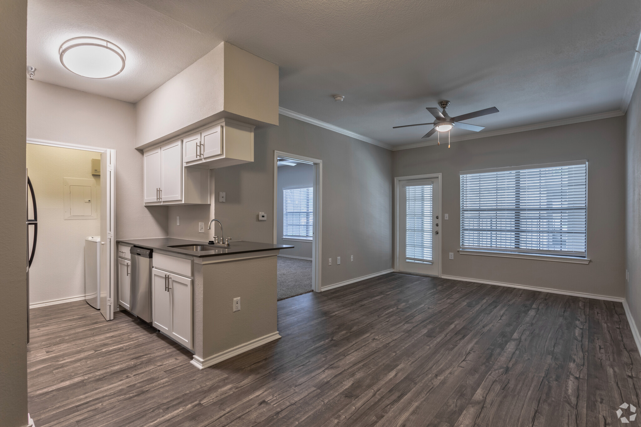 1BR,1BA - 584SF A1 - Kitchen/Living Area - Park Creek