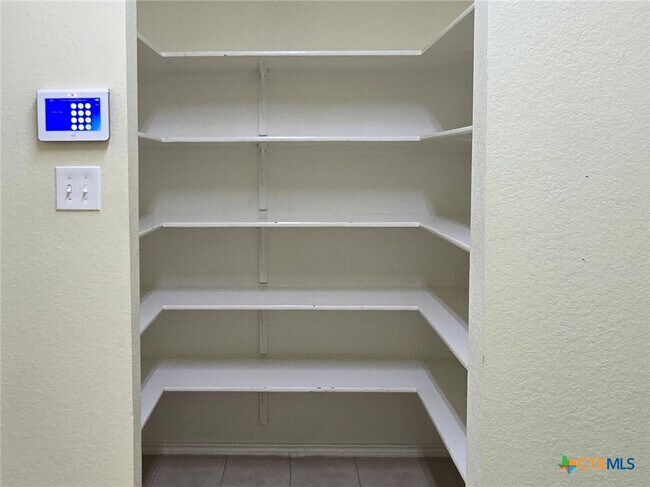 Building Photo - 5000 Willamette Ln