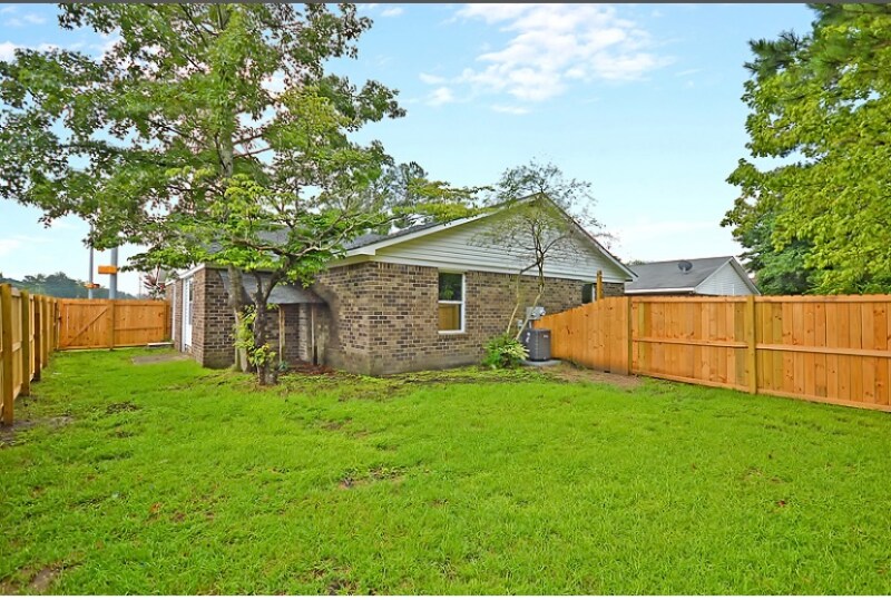 Building Photo - 202 Miami St