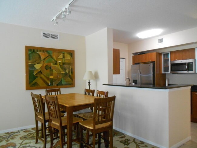 Building Photo - 625 Casa Loma Blvd