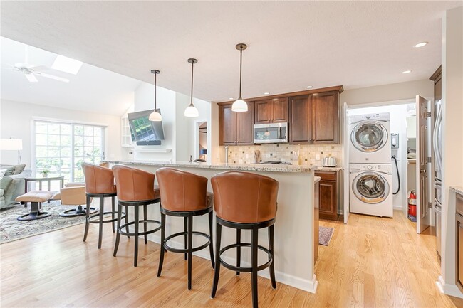 Building Photo - 72 Windward Way