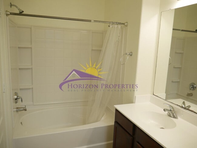 Building Photo - Modern 1 Bed 1 Bath 763 sq ft North Natomas Condo