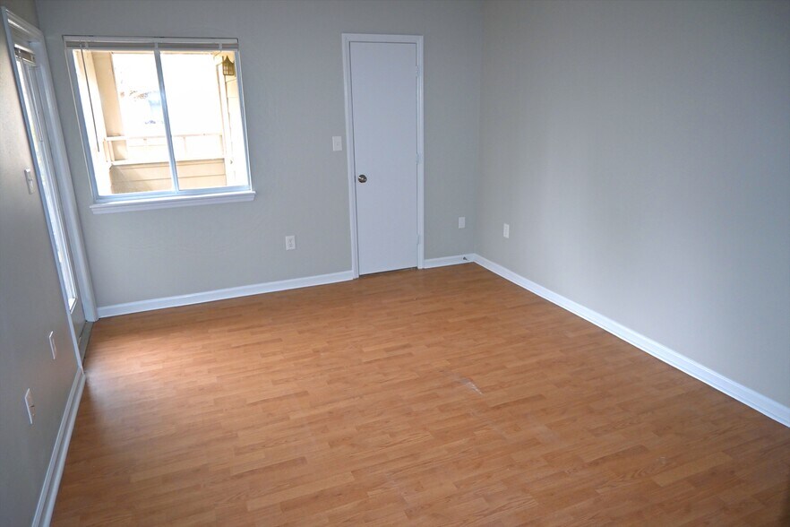 Building Photo - 2553 Stockbridge Dr