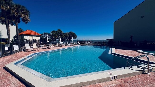 Building Photo - 1515 Pinellas Bayway S