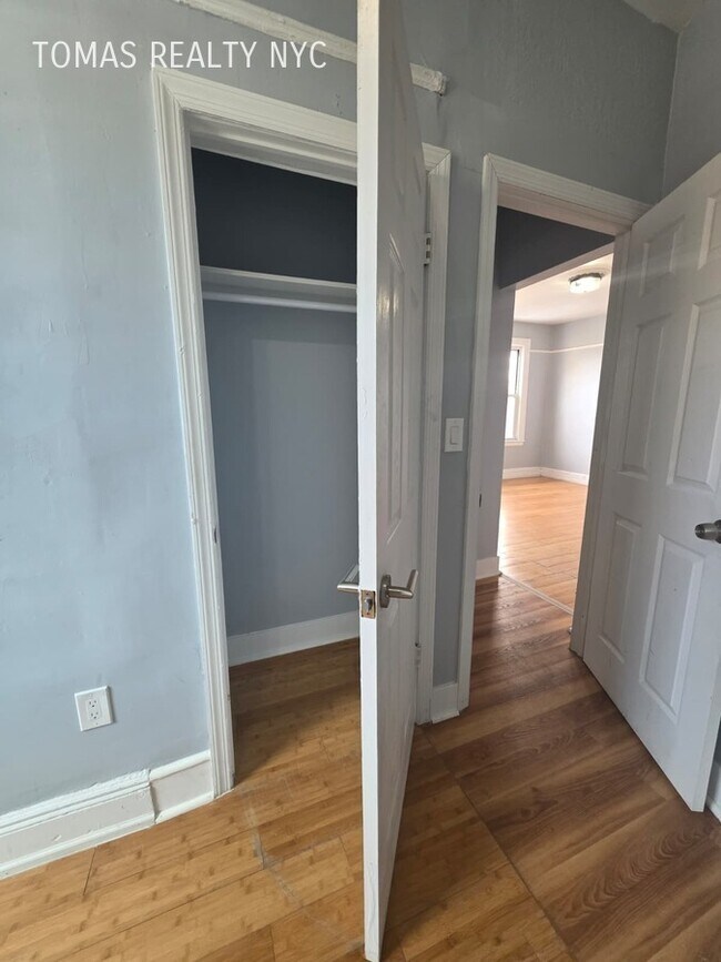 Building Photo - 16 Sherwood Ave