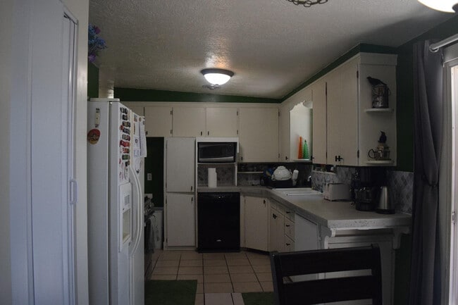 Building Photo - 1454 E 800 N