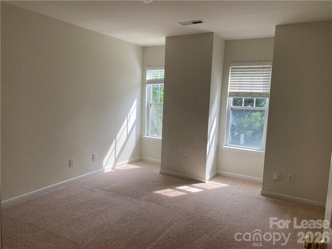 Building Photo - 17332 Newlands Corner Ln