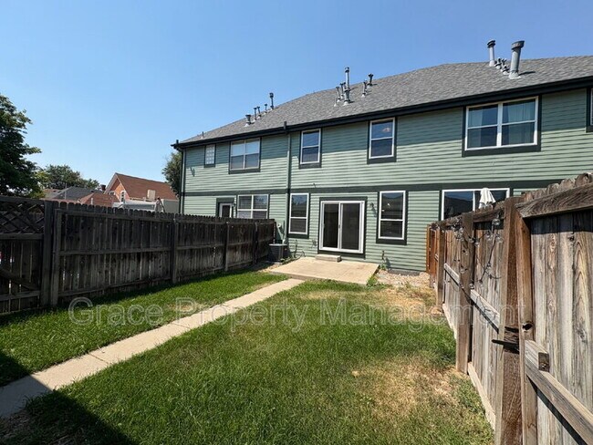 Building Photo - 352 Galapago St