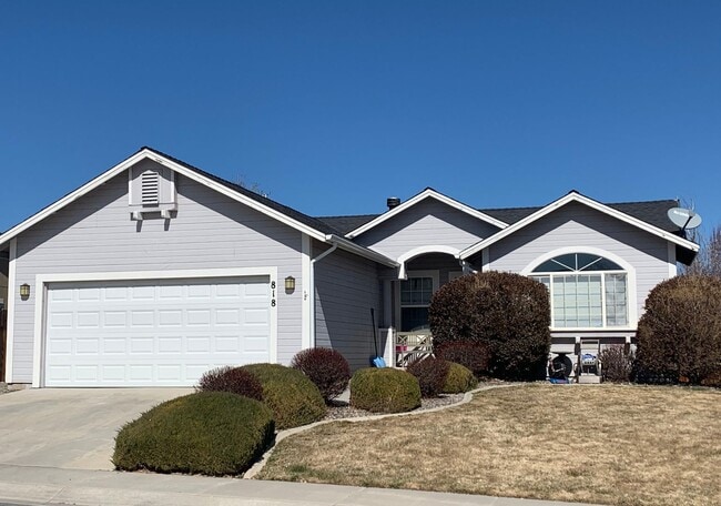 Primary Photo - 3 bed 2 bath house