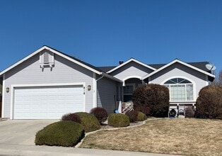 Building Photo - 3 bed 2 bath house