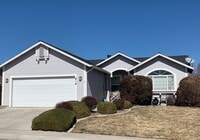 Building Photo - 3 bed 2 bath house