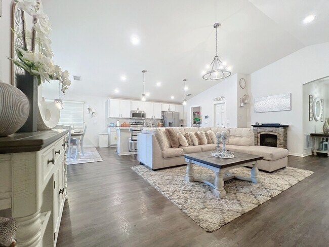 Building Photo - Dexter St