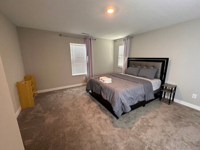 Building Photo - Big Danville Home Away From Home