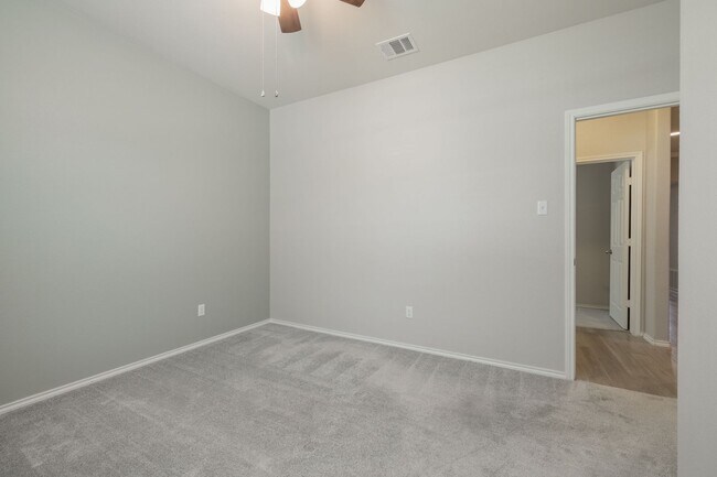 Building Photo - Community Pool, Splash pad and Pavillion! ...