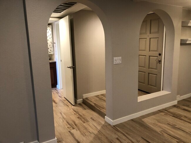 Building Photo - 7557 N Dreamy Draw Dr