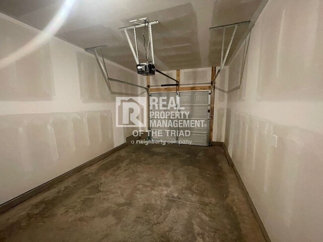 Building Photo - Brand New 3bd/2.5ba Townhome in Trinity