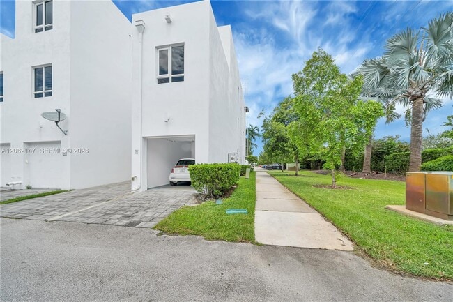 Building Photo - 6310 NW 103rd Pl