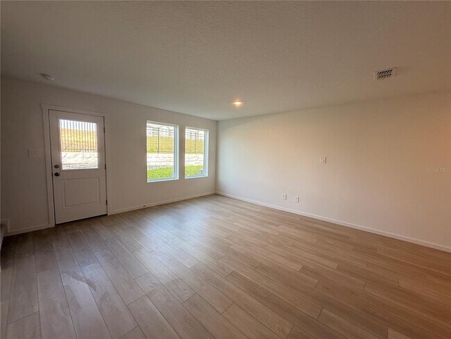 Building Photo - 874 Lynx St