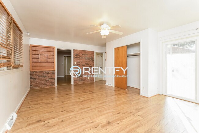 Building Photo - 260 Stewart Rd SE