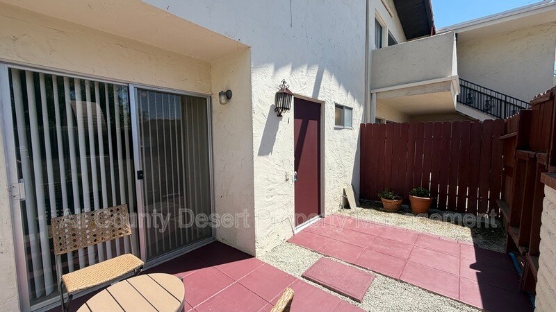 Building Photo - 550 El Cielo Rd