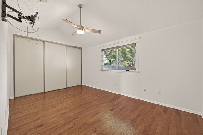 Building Photo - 2510 Old Fort Rd