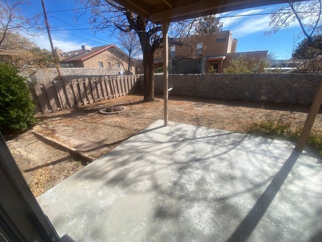 Building Photo - Cute Townhouse in Telshor Area, Available Now!!!!