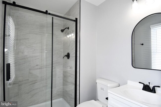 Building Photo - 2101 Norlinda Ave