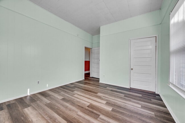 Building Photo - 415 19th St S