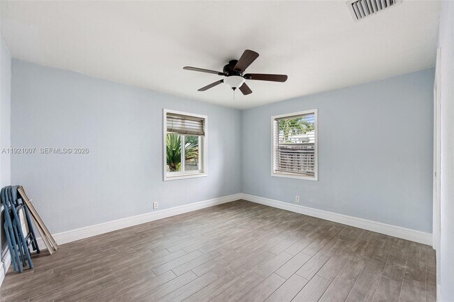 Building Photo - 112 Milton St