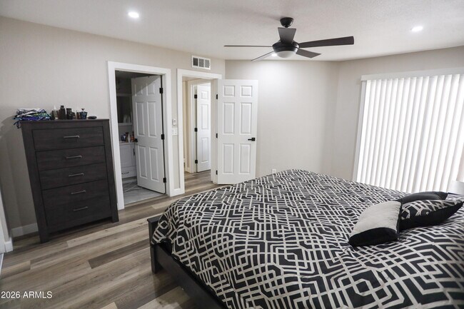 Building Photo - 3712 W Villa Maria Dr