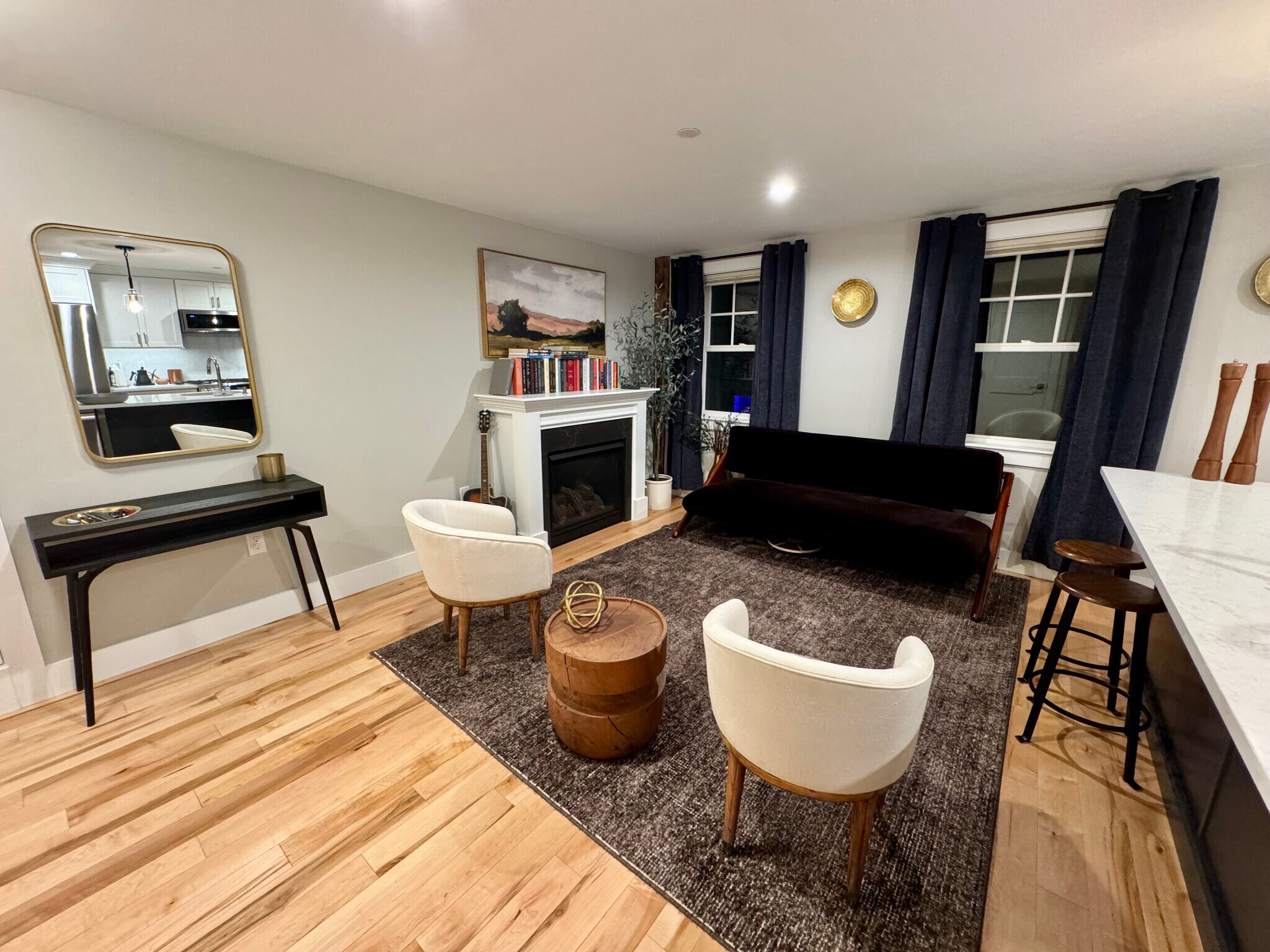 entrance and livingroom - 45 Market St