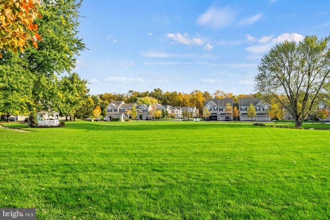 Building Photo - 6 New Village Greene Dr