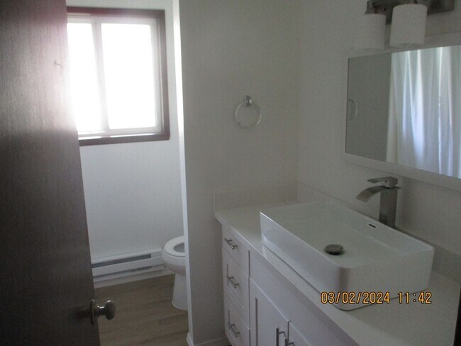 Building Photo - 631 N 13th St