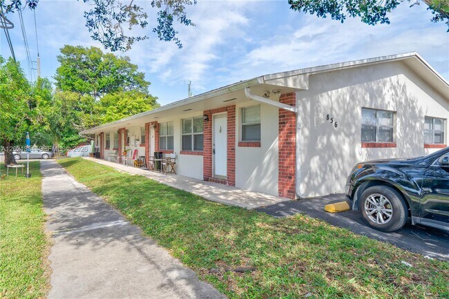 Building Photo - 856 SW 10th St
