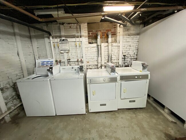 Building Photo - 164-166 Washington Ave