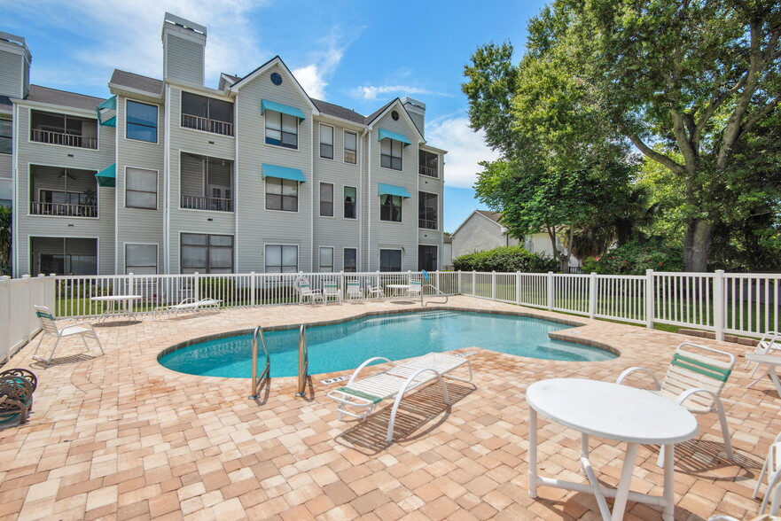 Building Photo - 3127 W Sligh Ave