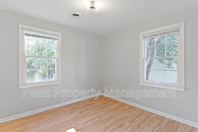Building Photo - 115 S Holly Ave
